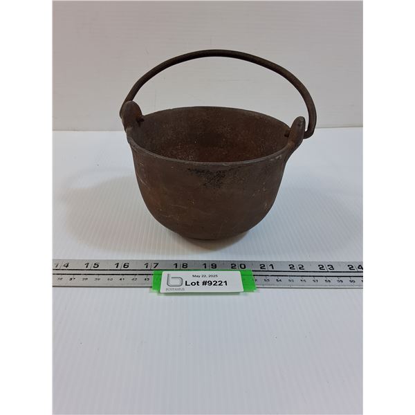 Cast Iron Smelting Pot w/Handle - 5" x 6"