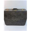 Image 6 : Vintage McBrine Suitcase - 24.5" x 19" x 7" - Pick Up Preferred