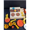 Image 3 : Fisher Price Toy Stove and Kitchen Supplies