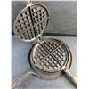 Image 2 : Vintage Griswold Cast Iron Waffle Maker - Damaged