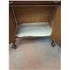 Image 12 : *Quarter Cut Oak China Cabinet Curved Glass and Claw & Ball Feet - Cannot Ship