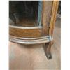 Image 6 : *Quarter Cut Oak Curved Glass China Cabinet - Damaged Glass - Cannot Ship