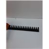 Image 4 : Black & Decker Hedge Trimmer - 12" Long Blade - Powers On