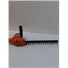 Image 5 : Black & Decker Hedge Trimmer - 12" Long Blade - Powers On