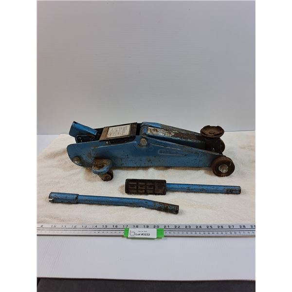 Hydraulic Floor Jack.   PICK UP