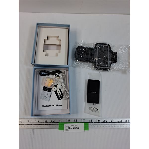 Sunnzo MP3 Player & Accessories & Holder