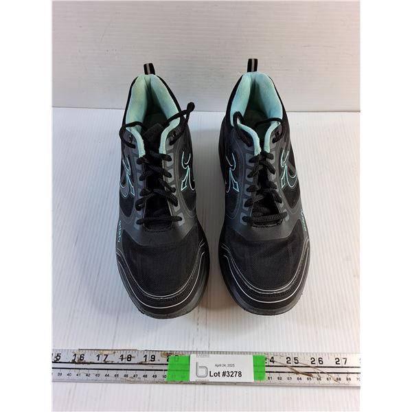 Gdefy Sneakers - Size 9