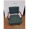 Image 1 : *Cushioned Chair - 25 x 25 x 30" - Cannot Ship