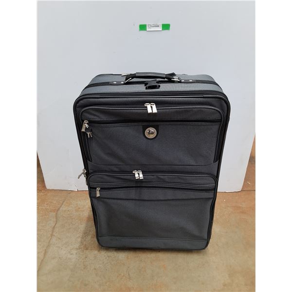 *Travel Luggage Case - 31 x 20 x 11" - Pick up