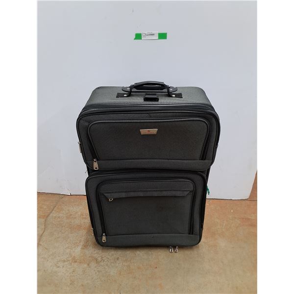 *Travel Luggage Case - 27 x 17 x 10" - Pick up