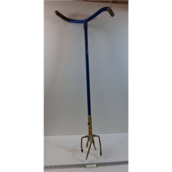 Manual Garden Tiller - CANNOT SHIP