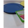 Image 2 : (8) Plastic Dinner Plates & Watermelon Serving Dish