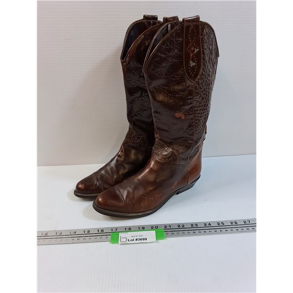 Ladies Cowboy Boots - Size 8 - Needs Heel Repair