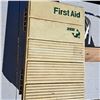 Image 4 : Full first aid kit and small shelf