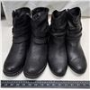 Image 1 : 2 black womens shoes size- 41 and 52-10w