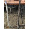 Image 1 : 36" Axe/35" Pickaxe.
