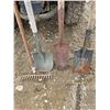 Image 2 : 3 Shovels/Rake.