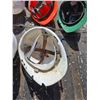 Image 4 : 8 hard hats