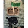 Image 1 : Fanny Pack And Wicker Basket 8 1/2x6x12