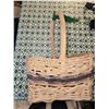 Image 3 : Fanny Pack And Wicker Basket 8 1/2x6x12