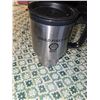 Image 6 : 1 Stanley Stainless Steel Thermos, 1 Travel Mug