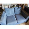 Image 2 : 62" Love Seat w/ Extra Pillows