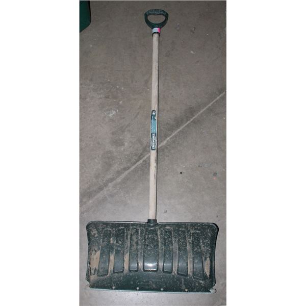 YARDWORKS WINTER SHOVEL WITH STEEL WEAR BAR