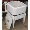 Image 1 : VINTAGE WASHING MACHINE CONVERTED TO PLANTER