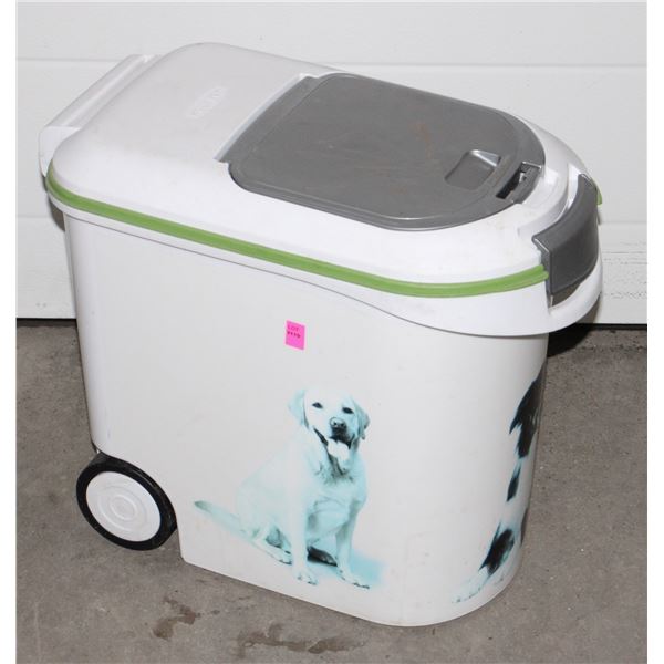 CURVER PET FOOD CONTAINER, BACK WHEELS