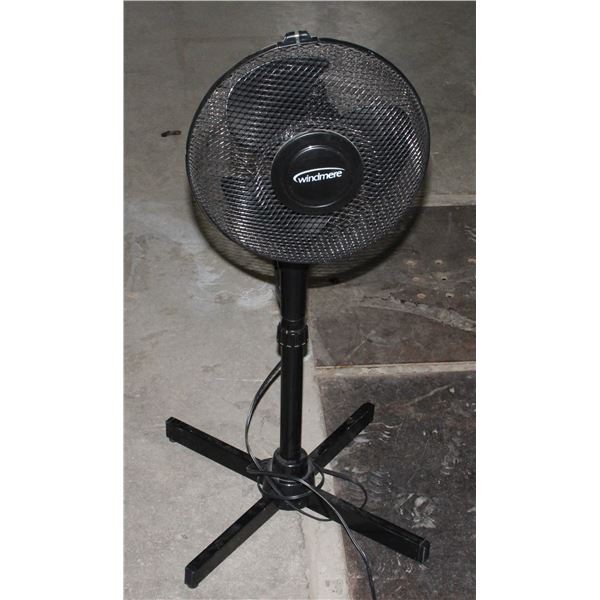 FLOOR FAN, ADJUSTABLE ANGLES/ FAN SPEED