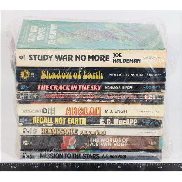 BUNDLE OF ASSORTED SOFTCOVER NOVELS