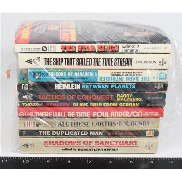 BUNDLE OF ASSORTED SOFTCOVER NOVELS