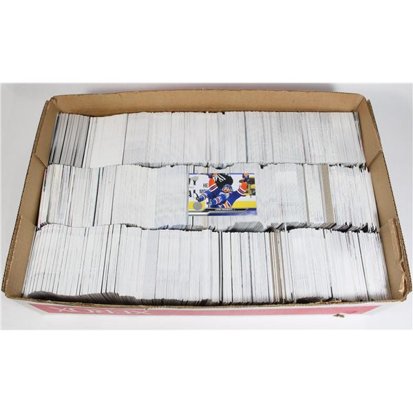 GIANT FLAT OF ASSORTED NHL HOCKEY CARDS