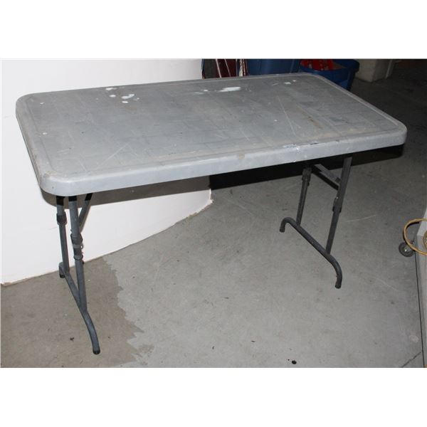 4' X 2' FOLDING PLASTIC TABLE
