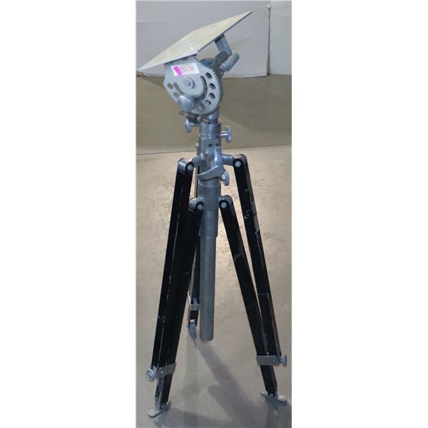 LARGE TRIPOD
