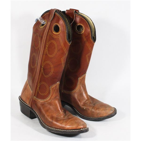 KIDS COWBOY BOOTS SIZE 4, MADE IN THE USA