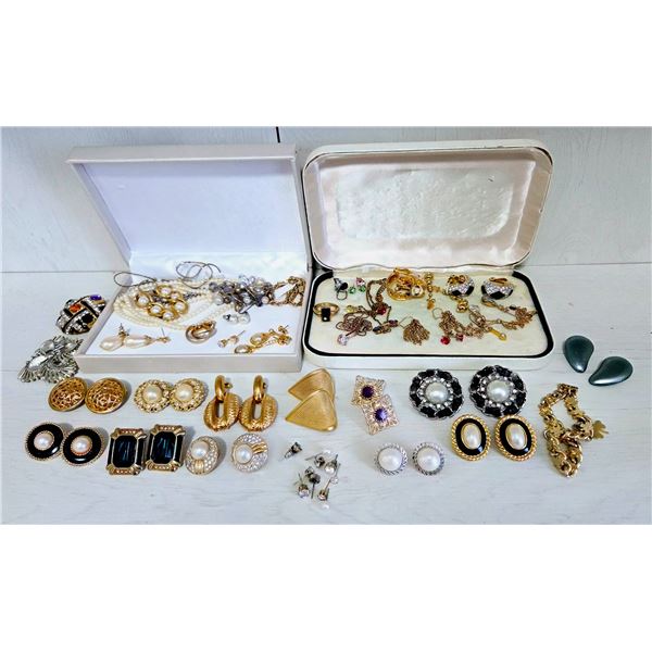 VINTAGE LOT OF JEWELRY AND CLIP ON EARRINGS