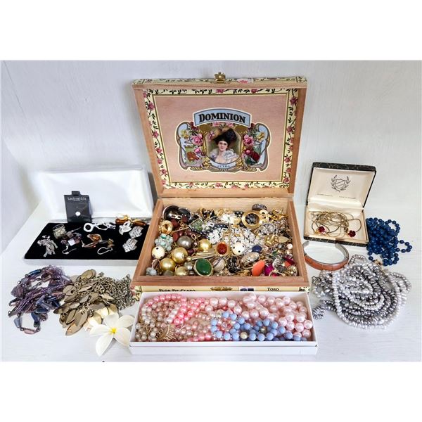 VINTAGE JEWELRY IN CIGAR BOX