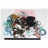Image 1 : NICE BUNDLE OF NEWER & VINTAGE BEADED JEWELRY