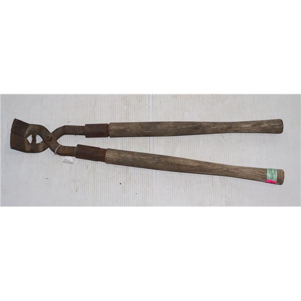 VINTAGE/ ANTIQUE MILCARE CORP CUTTING TOOL