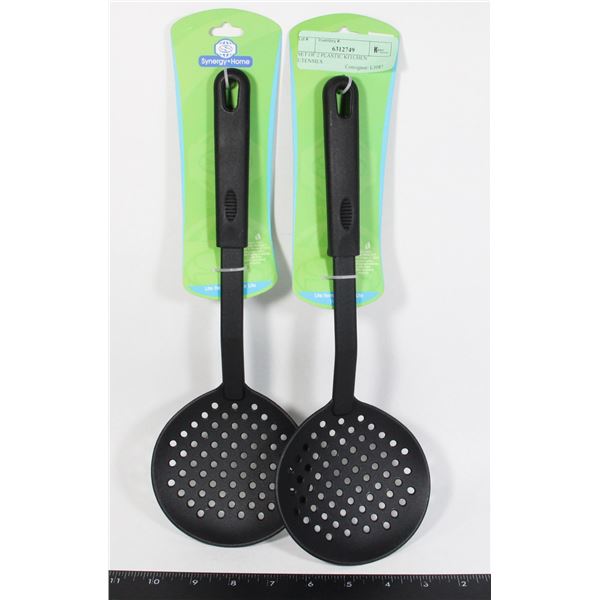 SET OF 2 PLASTIC KITCHEN UTENSILS