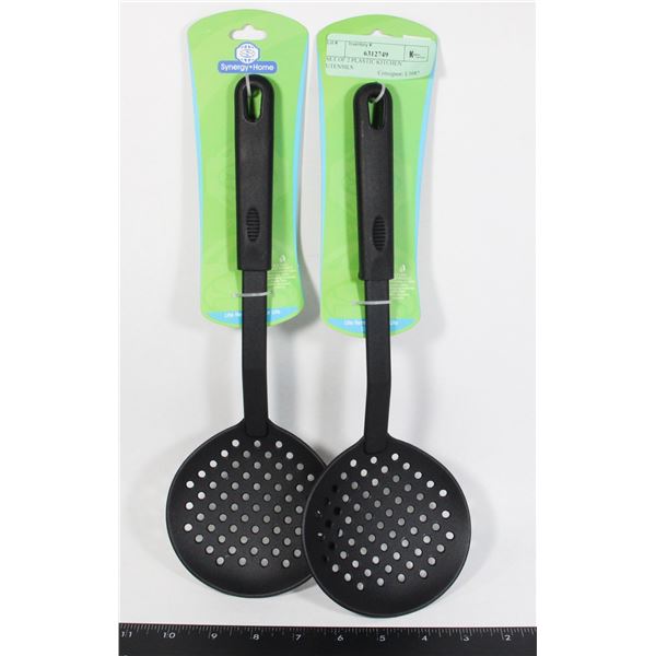 SET OF 2 PLASTIC KITCHEN UTENSILS