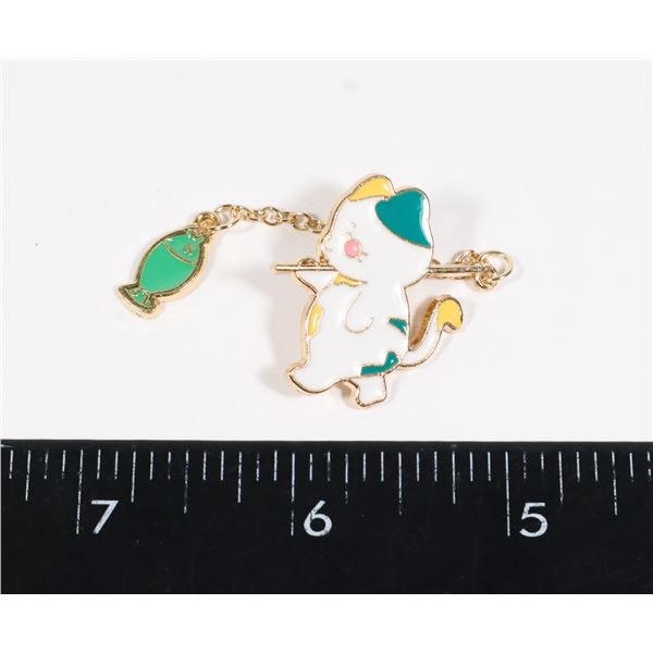 NEW YELLOW AND GREEN EAR CAT WITH HIS CATCH