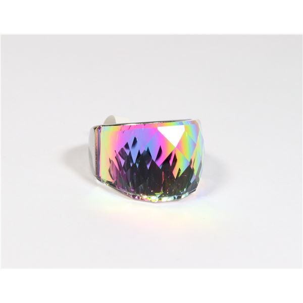 NEW WELL BUILT PRISM EFFECT SIZE 7 SILVER COLOR