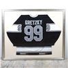 Image 1 : Wayne Gretzky Signed and Framed Jersey with COA