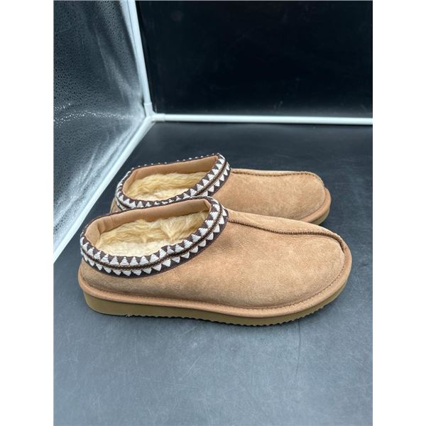 Shearling-Lined Suede Slip-On Shoes/Slippers Mens sz 6 / Womens Sz 7