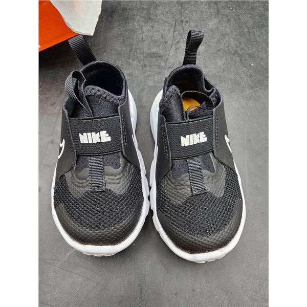 Nike Flex Runner Slip-On Athletic Shoes in Size 6C for Toddlers