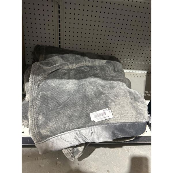 Kirkland  Plush Blanket Queen Size Gray