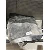 Image 1 : Kirkland  Plush Blanket Queen Size Gray