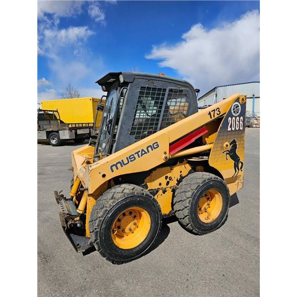 Mustang 2066 Skid Steer Loader with Enclosed Cab and Key
